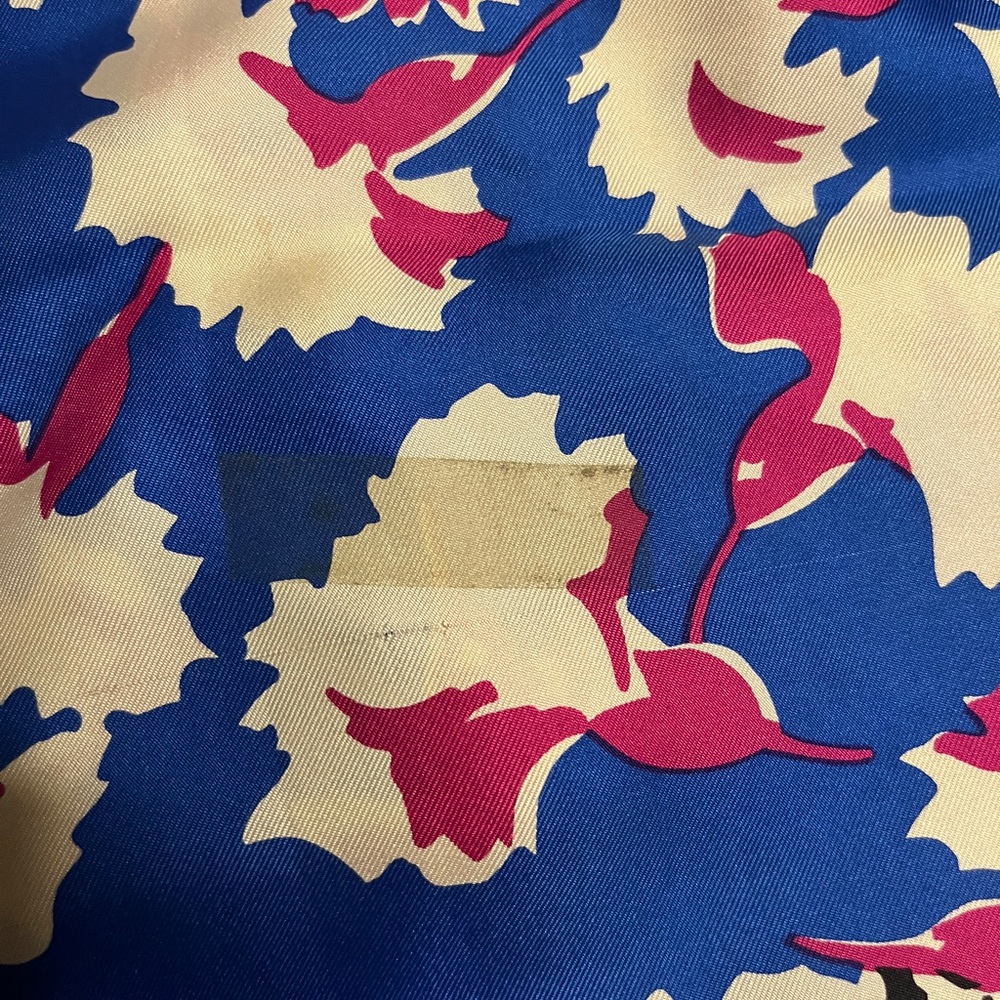 Balenciaga Blue and Pink Floral houndstooth Scarf, 100% silk - Picture 3 of 7